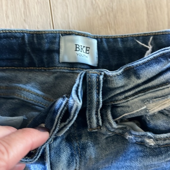 Size 6 BKE youth distressed jeans - Picture 3 of 4